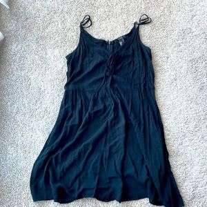 🌼3/$30 Black Criss Cross Tie Front Dress